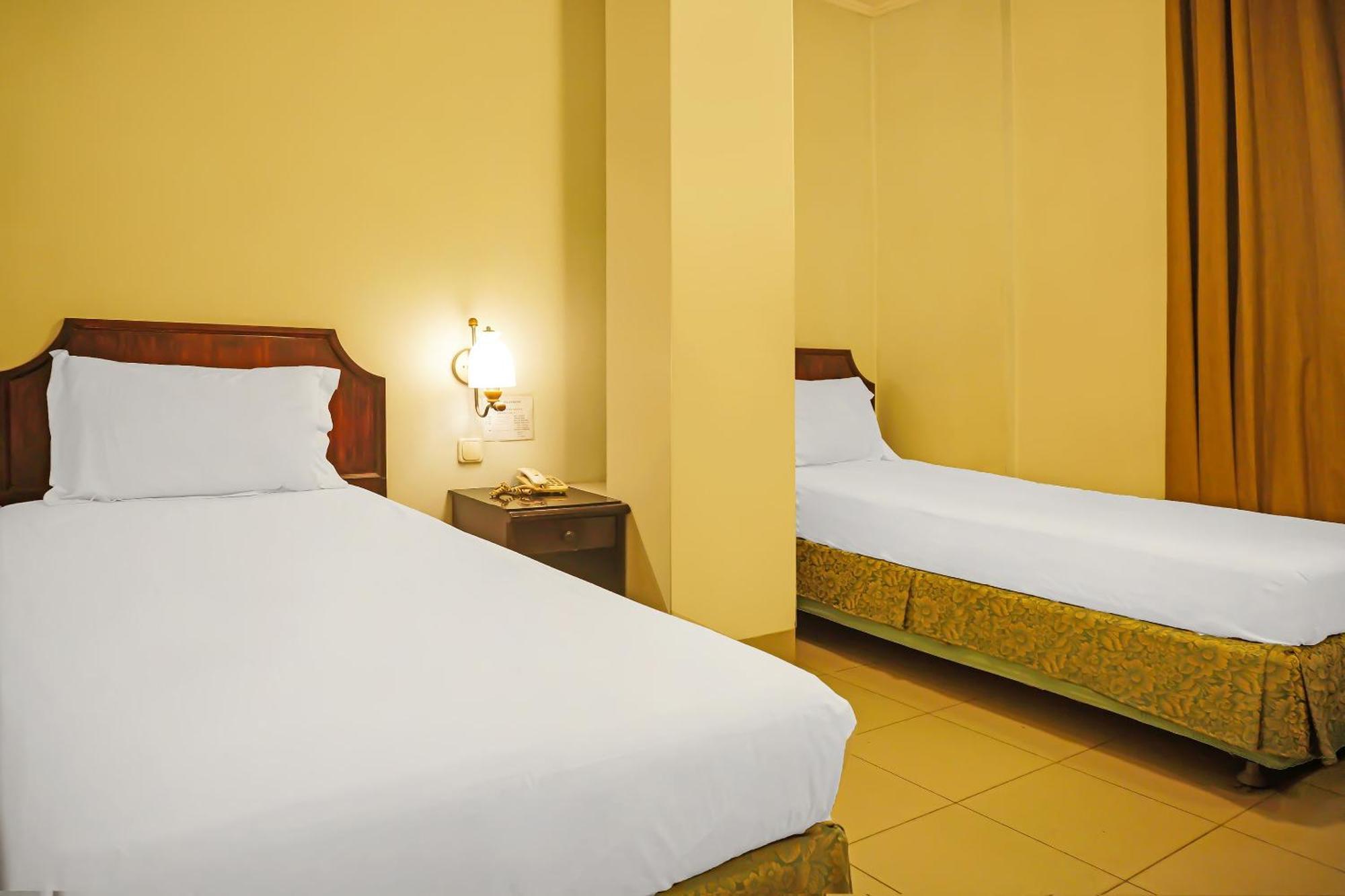Super Oyo Collection O 92690 Hotel Limas باليمبانغْ المظهر الخارجي الصورة