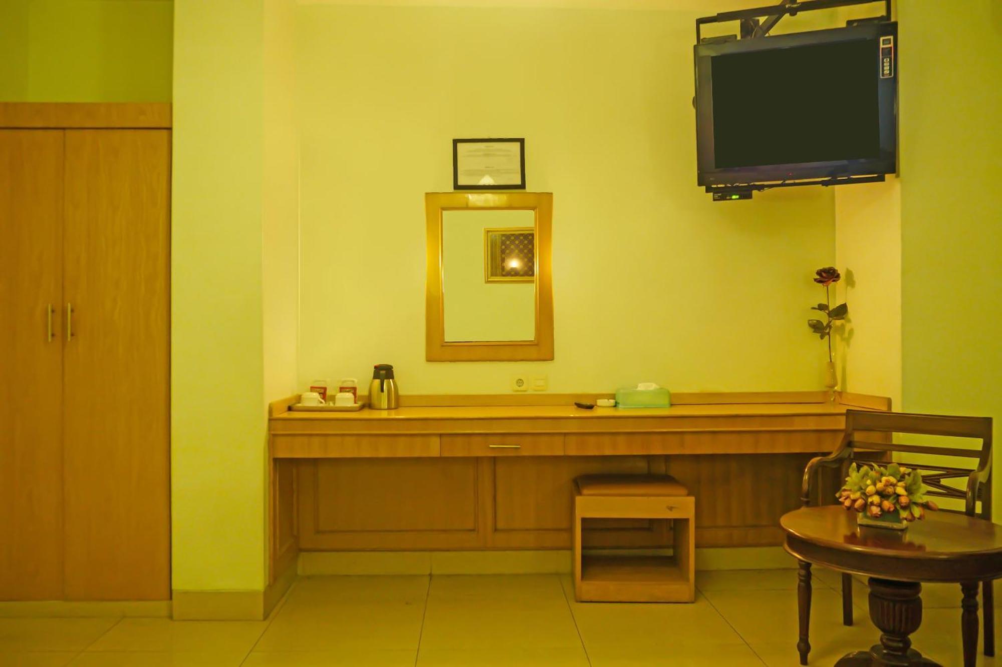 Super Oyo Collection O 92690 Hotel Limas باليمبانغْ المظهر الخارجي الصورة
