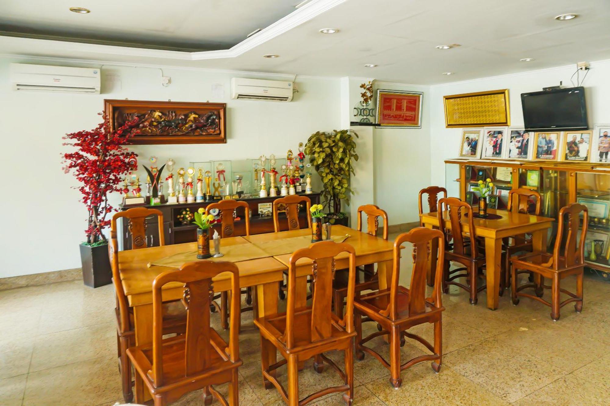 Super Oyo Collection O 92690 Hotel Limas باليمبانغْ المظهر الخارجي الصورة