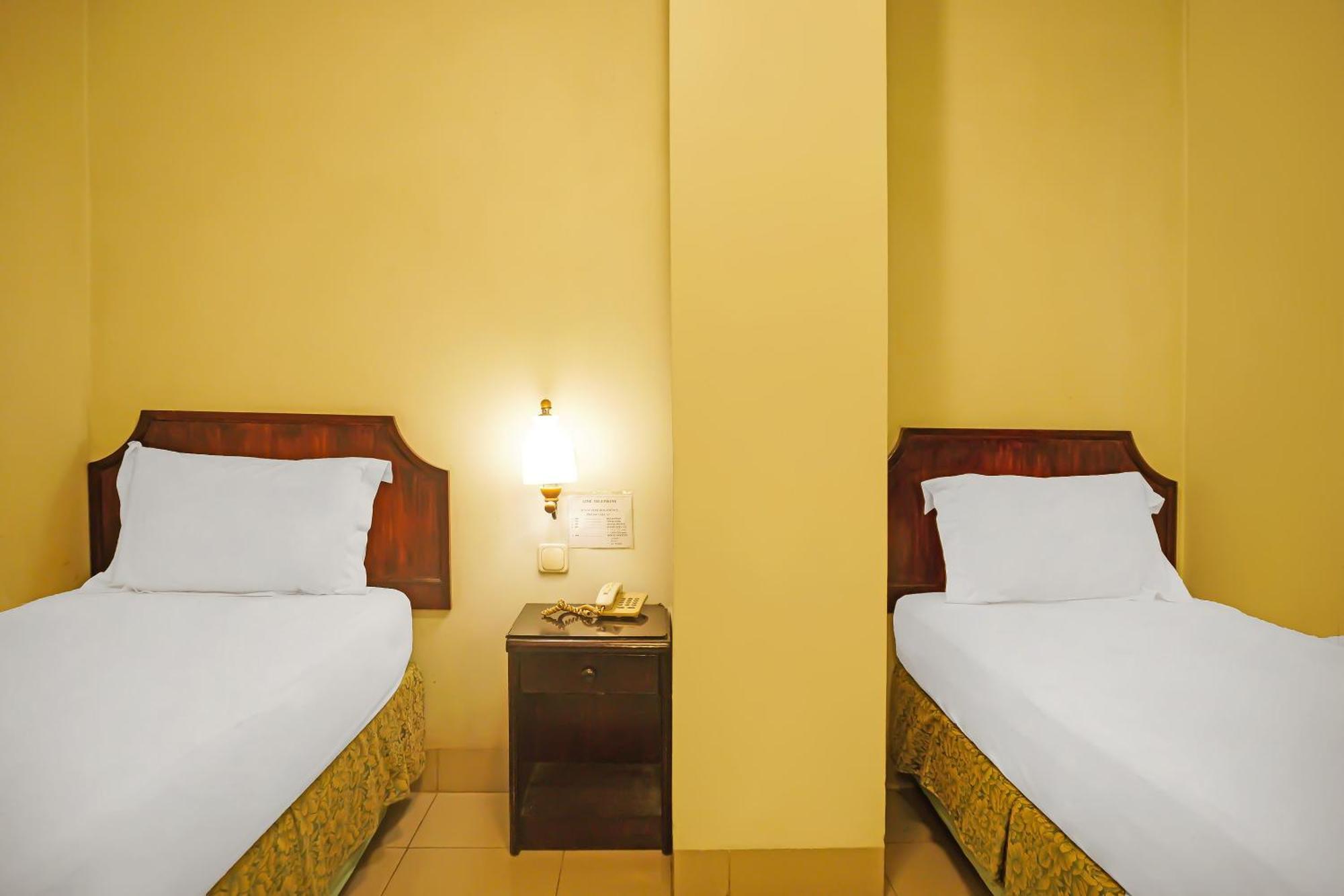 Super Oyo Collection O 92690 Hotel Limas باليمبانغْ المظهر الخارجي الصورة