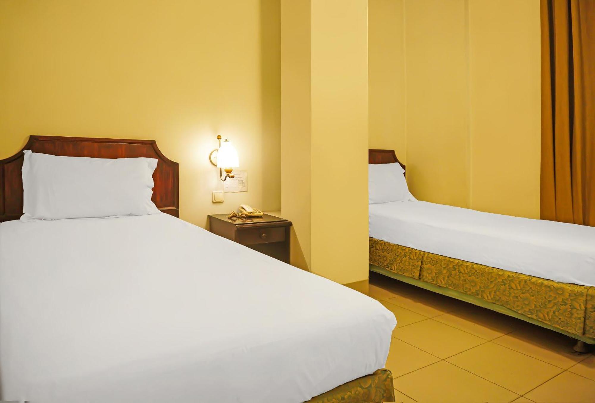 Super Oyo Collection O 92690 Hotel Limas باليمبانغْ المظهر الخارجي الصورة