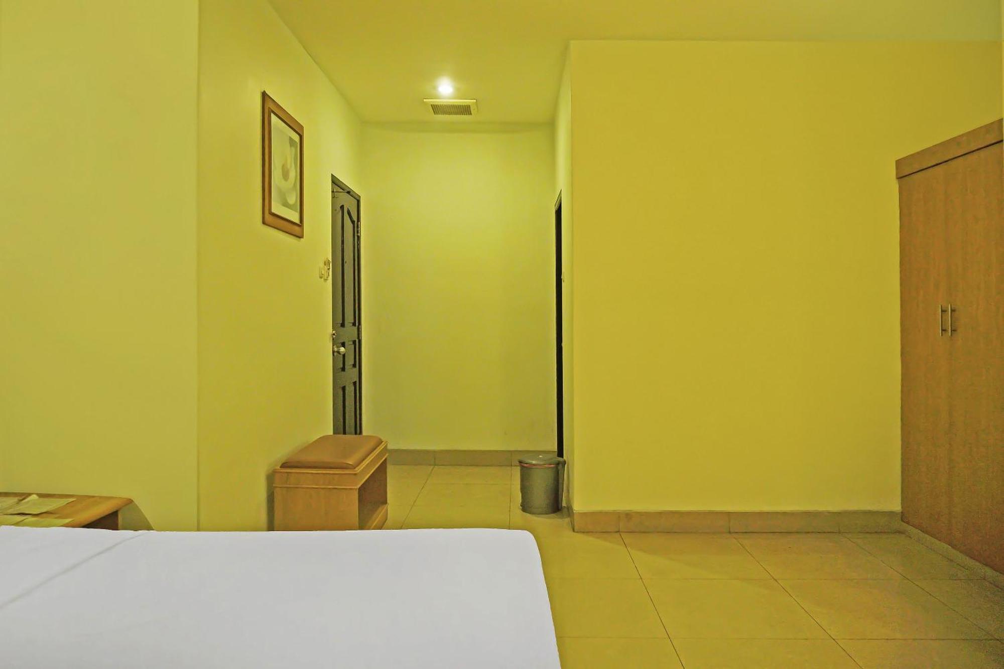 Super Oyo Collection O 92690 Hotel Limas باليمبانغْ المظهر الخارجي الصورة