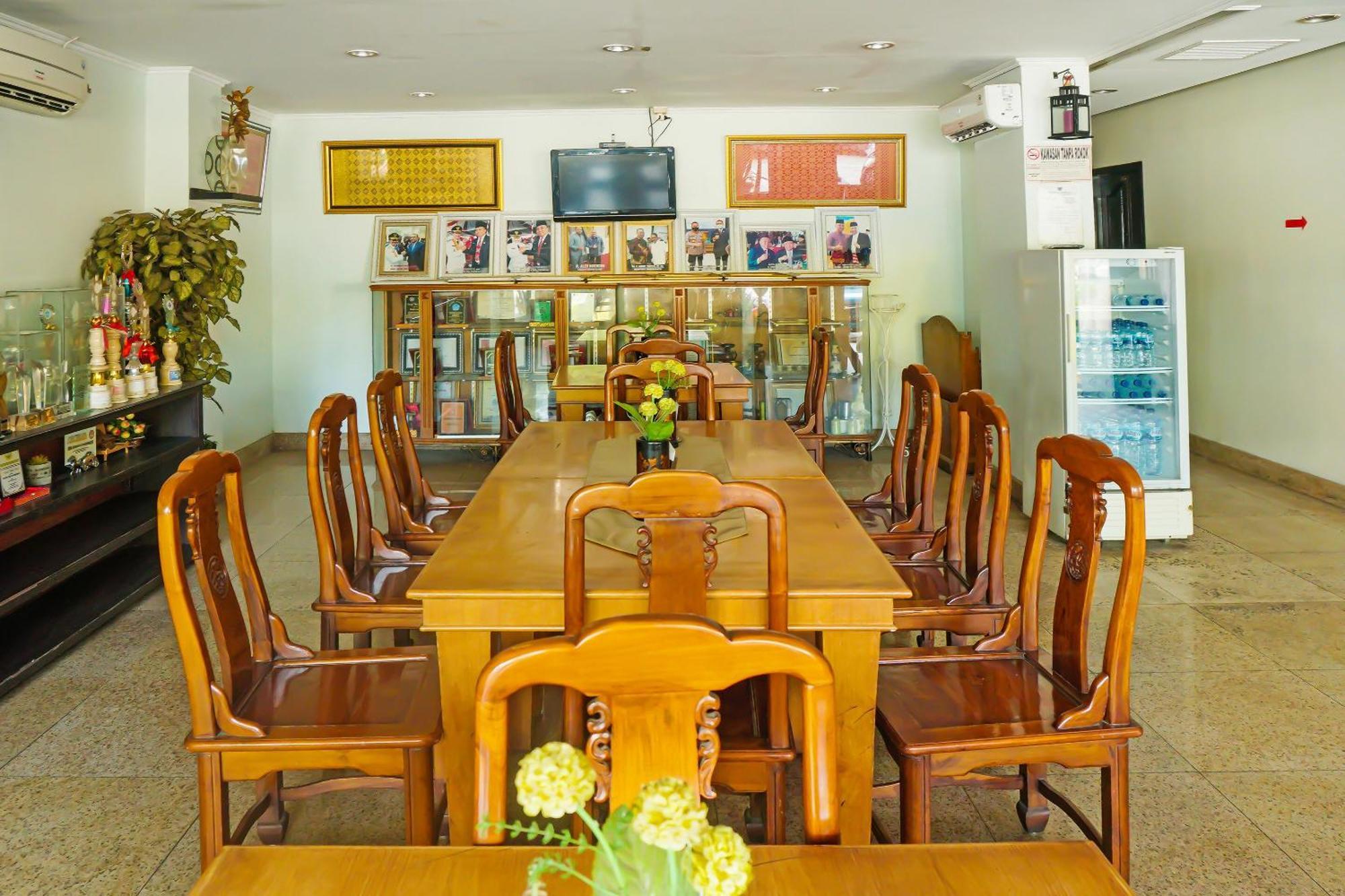 Super Oyo Collection O 92690 Hotel Limas باليمبانغْ المظهر الخارجي الصورة